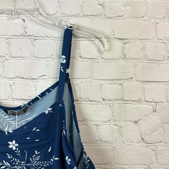 BloomChic Blue & White Floral Tiered Tank Top Plus Size 1X - Picture 3 of 6